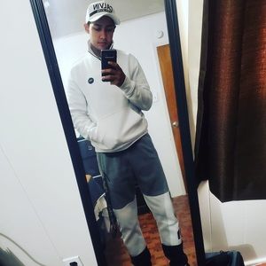 Meet your Posher, Raymond